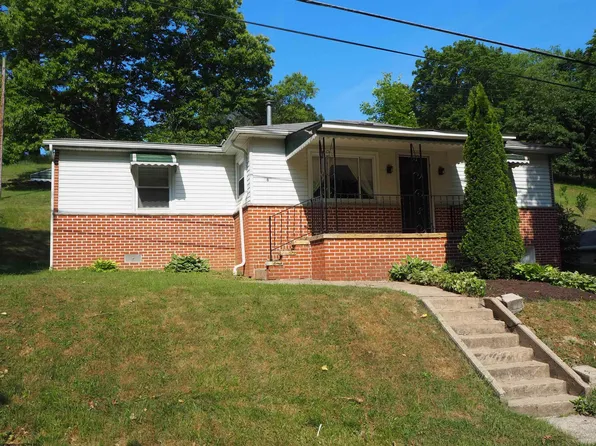 8 Jones Ln, Farmington, WV 26571