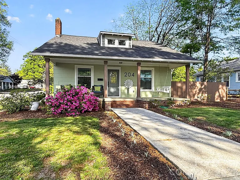 204 E McNeely Ave — Photo 1