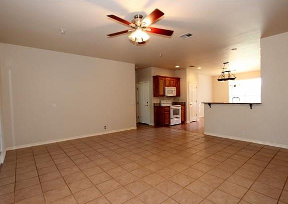 3rd image of 113 Pebbles Dr