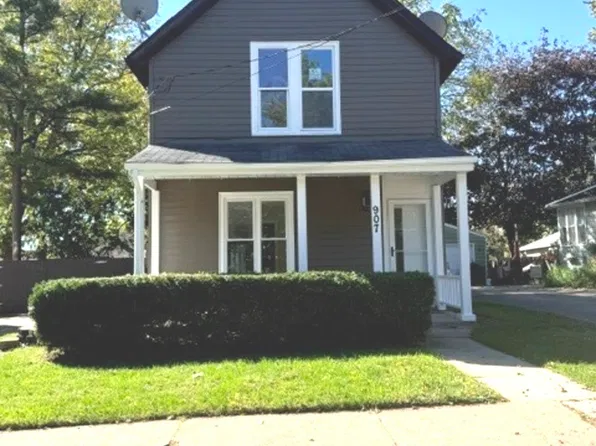 907 Porter St, Waukegan, IL 60085