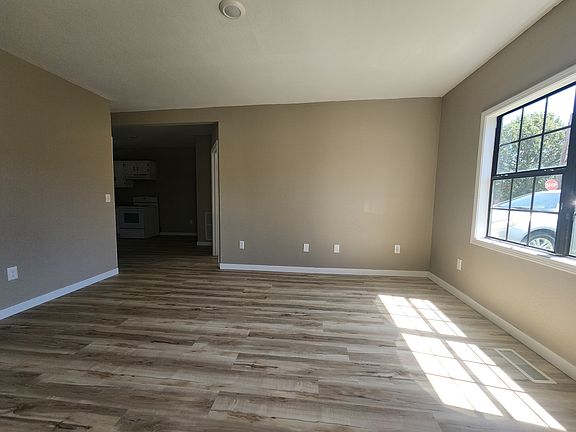 3rd image of 1319 Autumn Ave