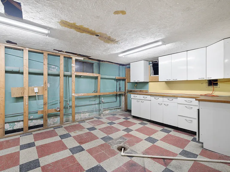 210 N 1st St #2 — Photo 22
