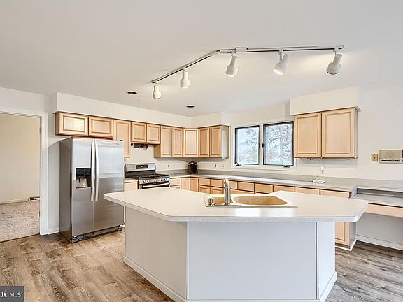 5th image of 2508 Perring Woods Rd