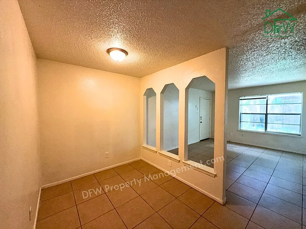 2 bed, 1.0 bath, 885 sqft, $1,170 — Photo 3