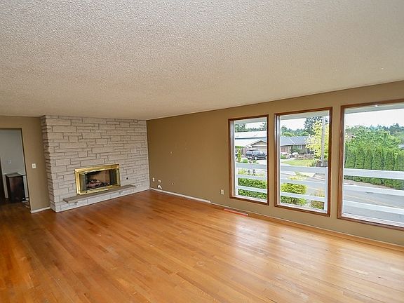 3rd image of 4009 Elwood Dr W