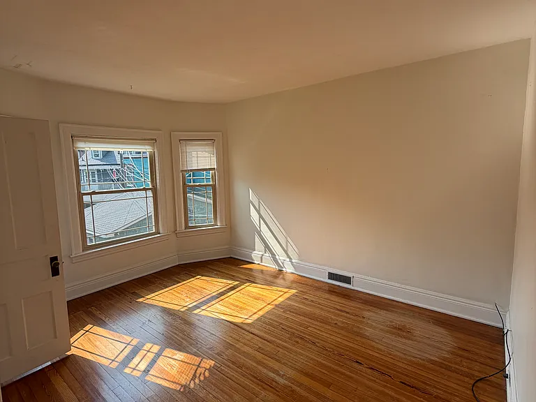 598 Ashland Ave #4 — Photo 4
