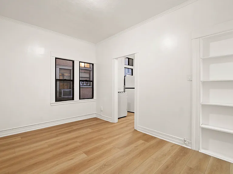 4673 Hollywood Blvd — Photo 4