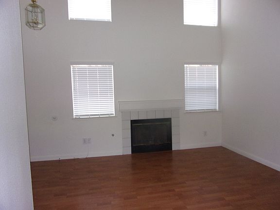 3rd image of 853 Vassar Dr