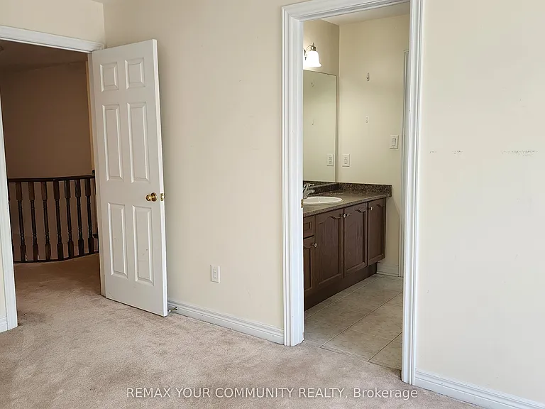 3 Prince Of Wales Dr — Photo 21