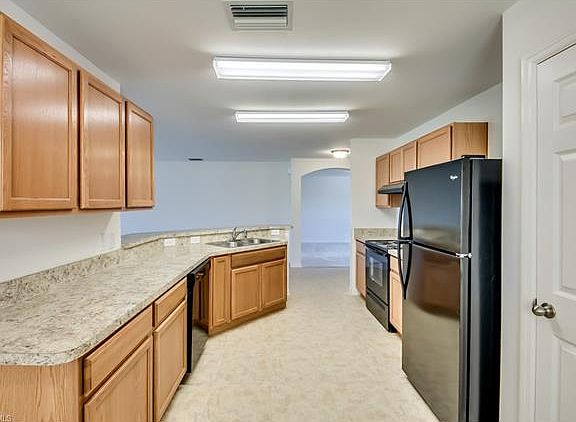 4th image of 261 Shadow Lakes Dr