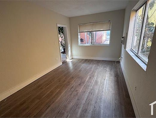 5th image of 18 NW 17th Pl #18