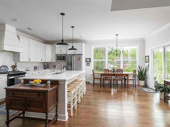 4th image of 5603 Acadia Dr