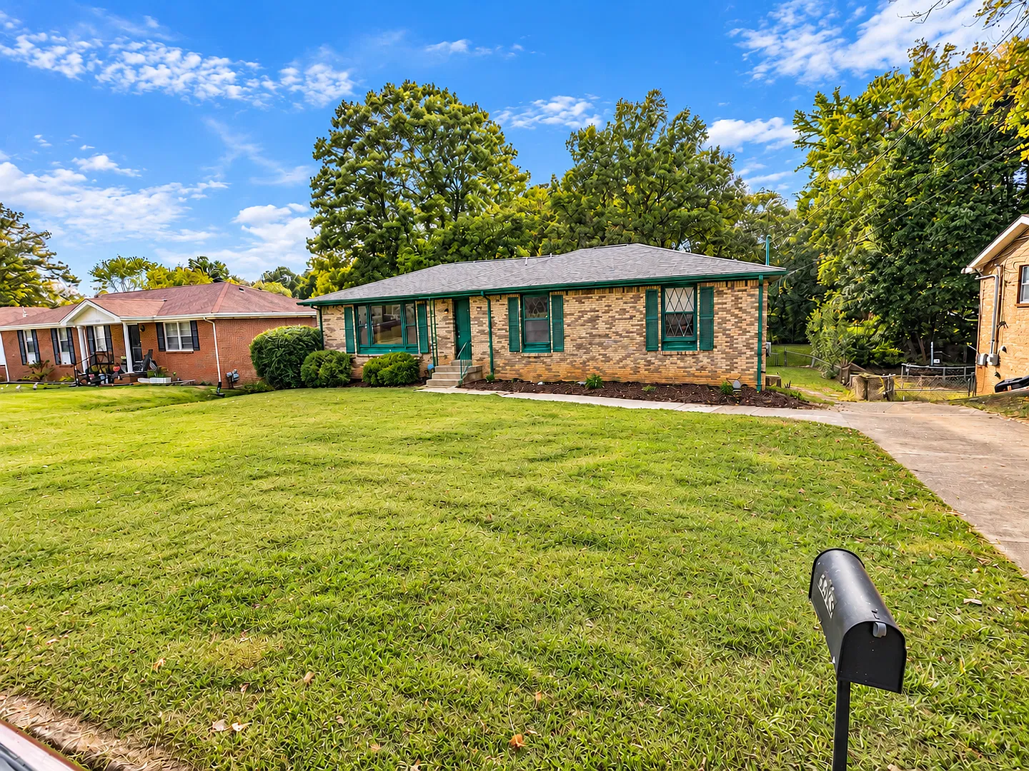 Charming walkout basement ranch home with 3 BR / 2 BA. — Photo 3
