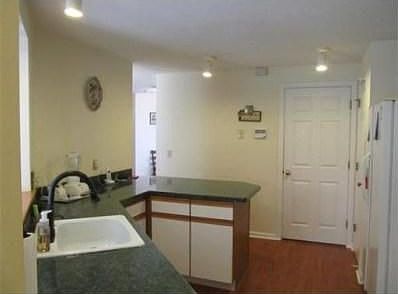 4th image of 24 Southcliff Dr