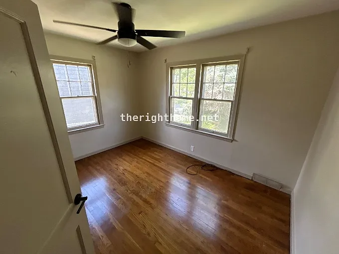 2886 Martin Ave — Photo 7