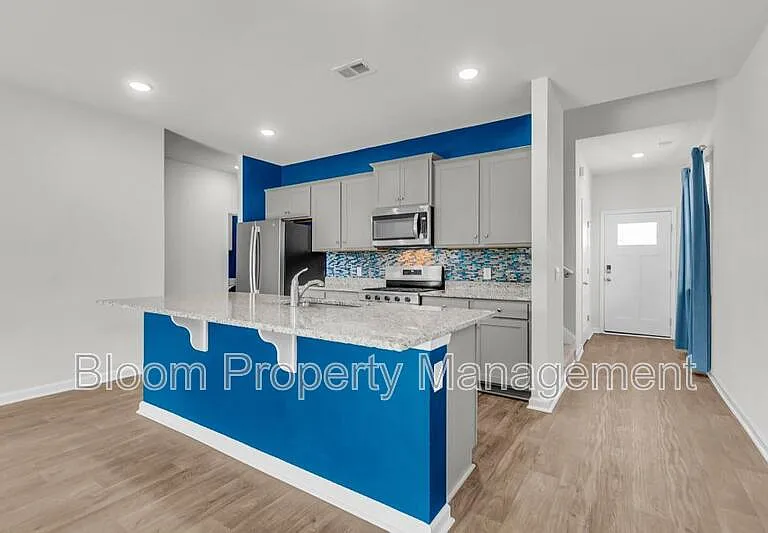 828 Lilyford Ln — Photo 8