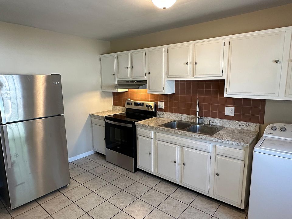 1st image of 36 Chateau Dr APT C