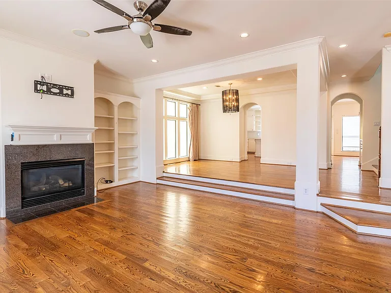 4233 Childress St — Photo 10