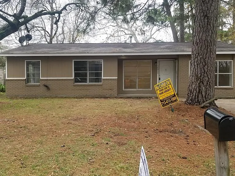 14911 Grand Prairie Dr — Photo 1