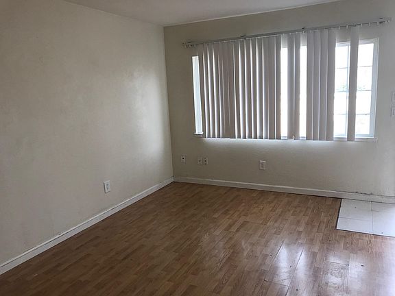 4th image of 2158 Luz Ave