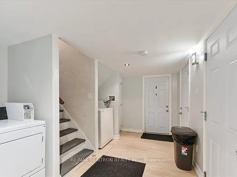 1130 Avenue Rd #3 — Photo 14