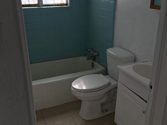 5th image of 3716 Truman Ave