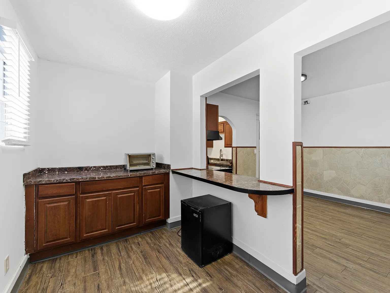 6 bed, 2653 sqft, $2,500 — Photo 4