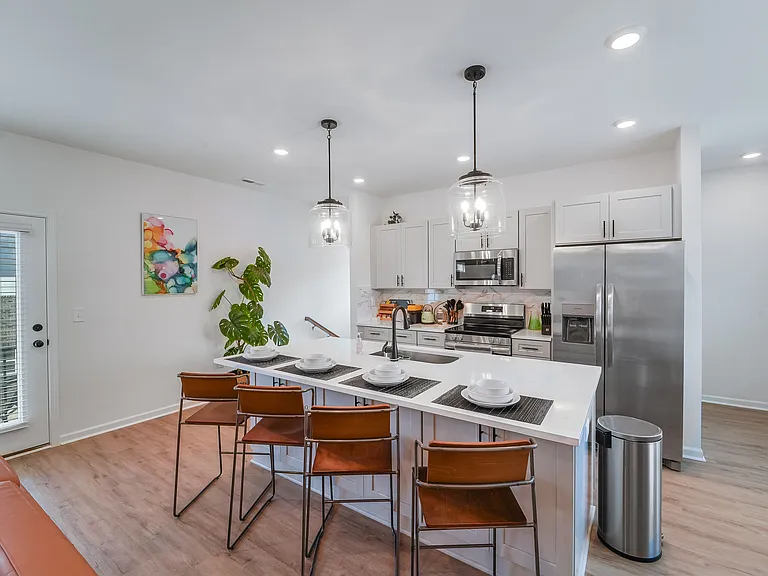 1205 Lomax Ave — Photo 8