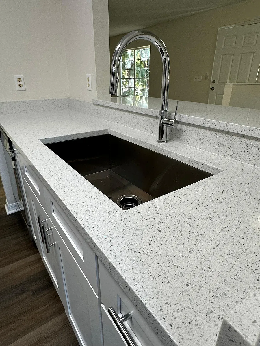 Kitchen - 4003 Dolphin Dr