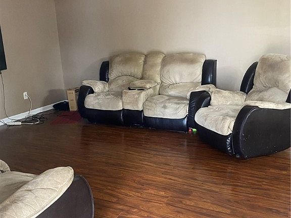 5th image of 1618 18th Ave E
