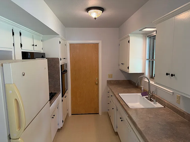 817 Skipper Cir #1 — Photo 5