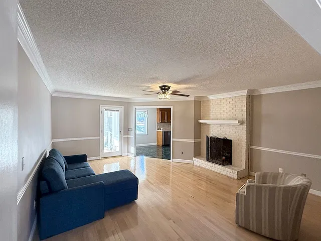 3 bed, 1460 sqft, $1,900 — Photo 3