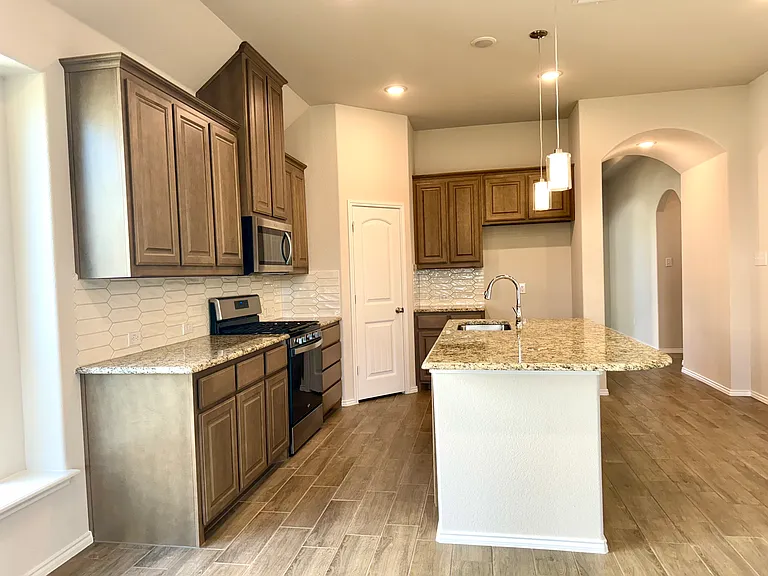 347 Freestall Dr — Photo 4