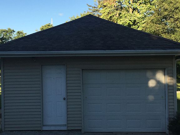Garage (2nd car in rear)
