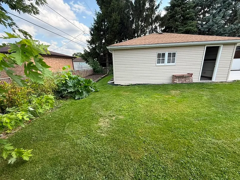 8447 N Oriole Ave — Photo 3