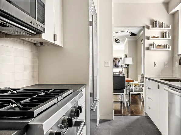 969 Park Avenue image 4 of 8