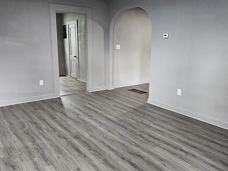 904 N Main St — Photo 8