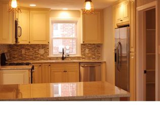 982 Greenbriar Ln, Springfield, PA 19064