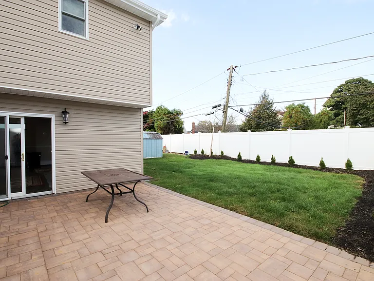 21 Silber Ave — Photo 28