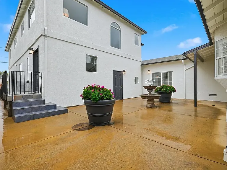 324 Angel Ave — Photo 12
