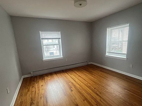 4th image of 74 Clendenny Ave #2B