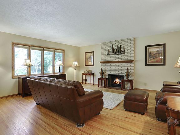 5th image of 417 Woodhill Dr
