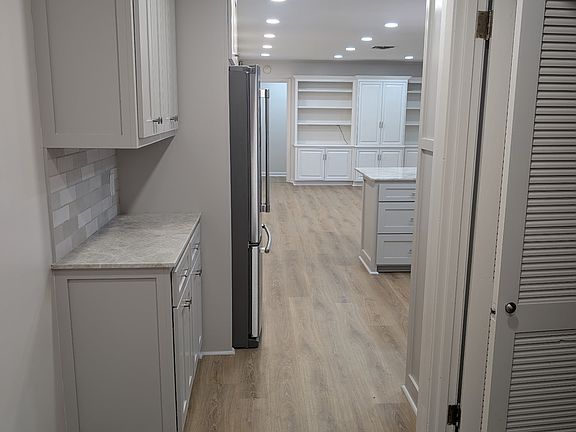 3rd image of 223 Stephanie Ave