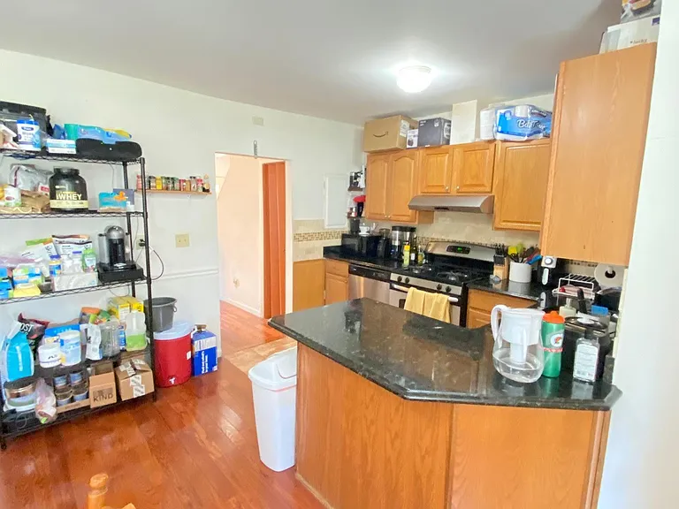 12 Lopez St — Photo 3