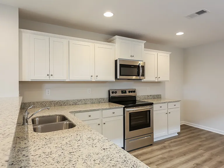 310 Noble Ln — Photo 4