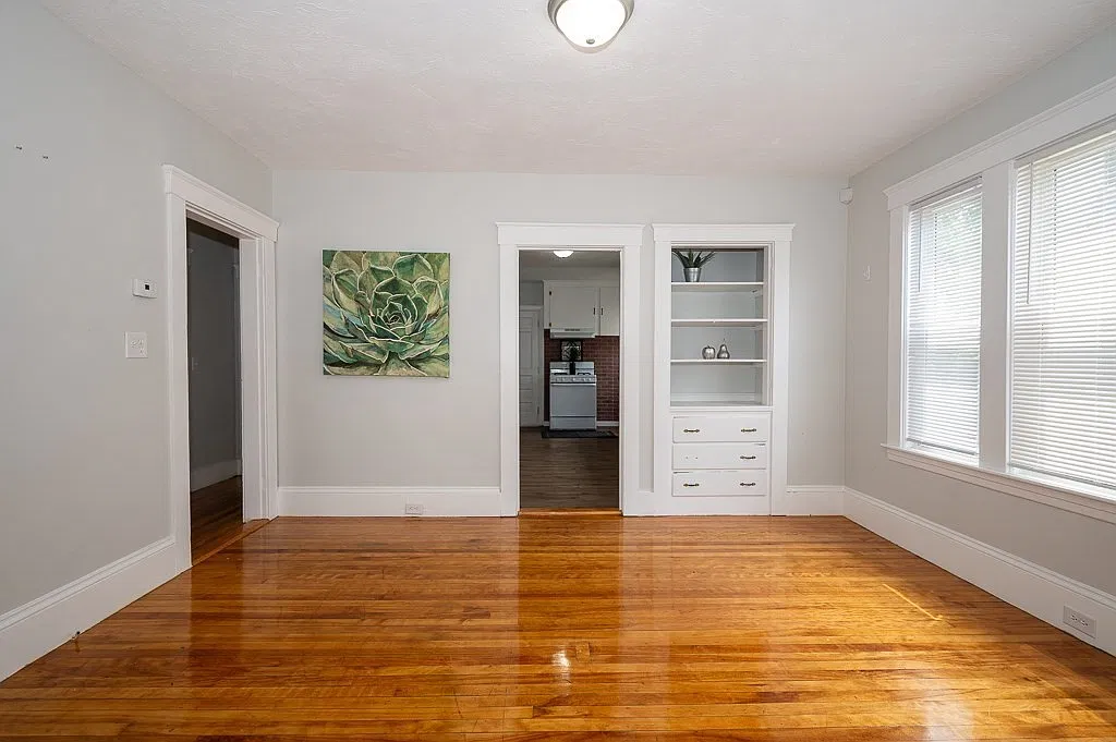 2 bed, 1050 sqft, $1,900 — Photo 3