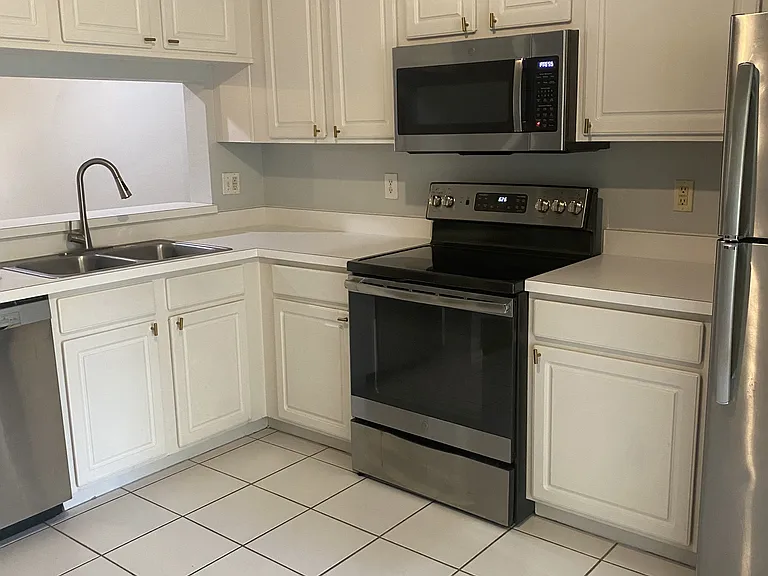 1307 Throckmorton Dr — Photo 40