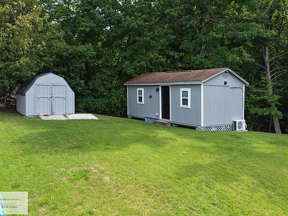 5th image of 126 Woodberry Dr