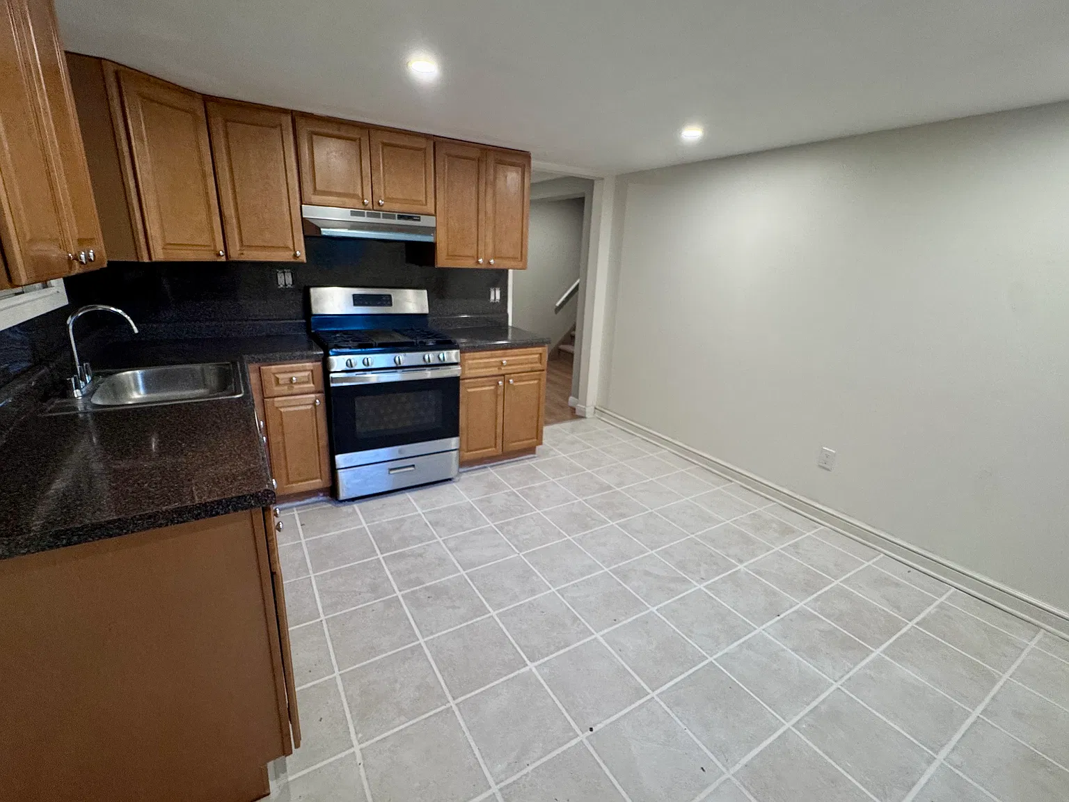 1 bed, 800 sqft, $2,400 — Photo 4