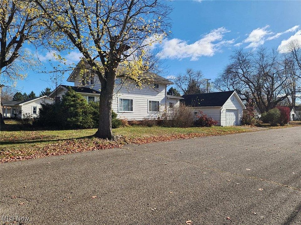 2nd image of 522 Howe St